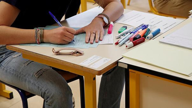 Sınavlarda kopya çekmeyi düşünenlere ilginç çözüm! - Resim : 1