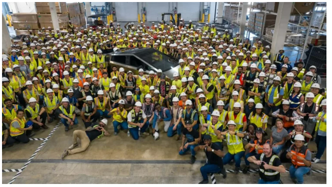 Tesla'nın Teksas fabrikası ilk Cybertruck'unu üretti - Resim : 1