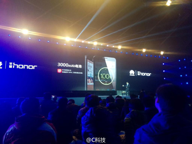 1387212039_huawei-glory-3x-unveiled-as-the-companys-first-octa-core-phone-3.jpg