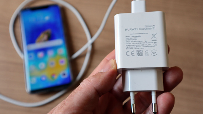 Huawei Mate 20 Pro pil ömrü ve hızlı şarj - Resim : 2