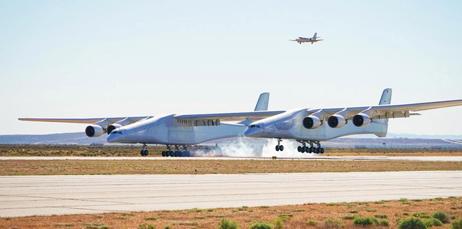 Dünyanın en büyük uçağı ilk uçuşunu yaptı! - Resim : 1