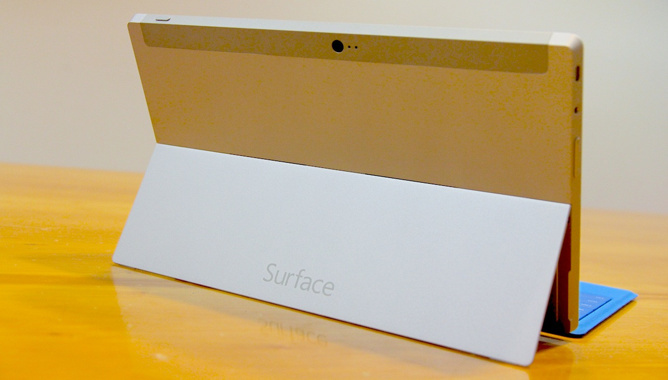 1381673202_surface2handson2.jpg