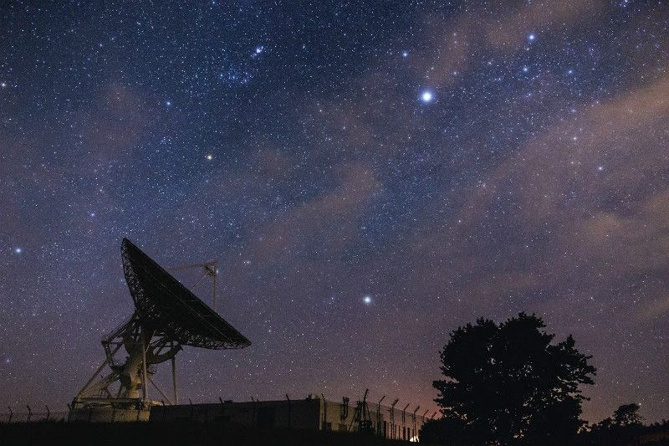 Galaksinin ötesinden gelen ilginç radyo sinyalleri! - Resim : 1