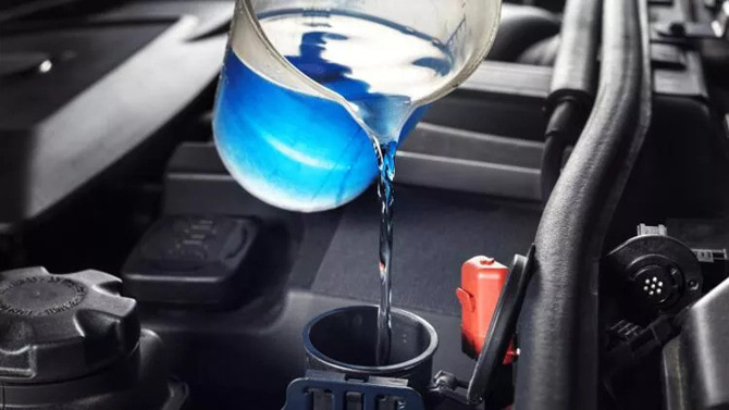 Antifiriz suyun eksi derecelerde olmasına rağmen donmasını nasıl önler?