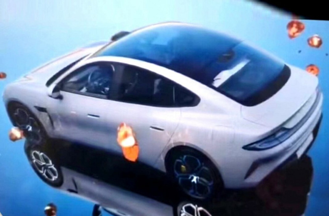 Xiaomi'nin ismiyle telefonu görünüşüyle Tesla'yı anımsatan aracı ortaya çıktı!