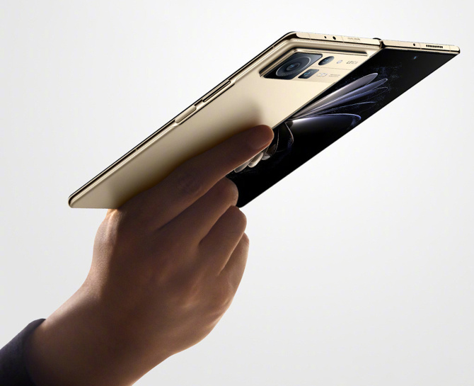 Xiaomi MIX FOLD 2 ile rekorlar kırmaya başladı!