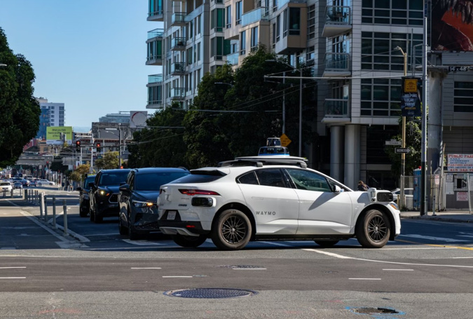 Waymo, sel sularına giren robotaksi nedeniyle 3.791 aracını geri çağırdı - Resim : 1