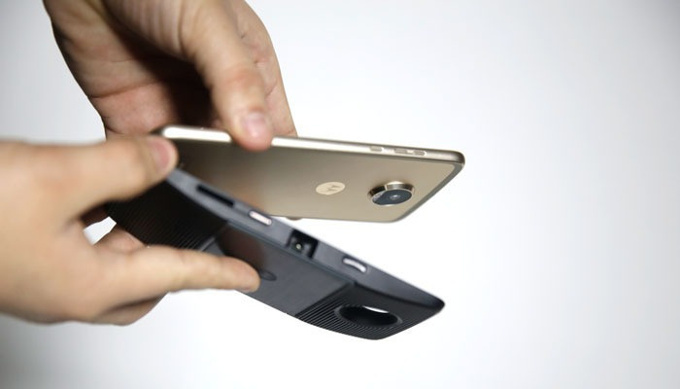 Moto Z2 Play inceleme - Resim : 2