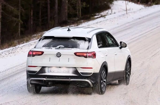 Yeni Volkswagen T-ROC kanlı canlı görüntülendi, Türkiye fiyatı belli oldu - Resim: 1