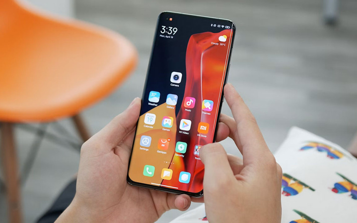 MobilXiaomi 18 Pro, Samsung'un gizlilik ekranı teknolojisini alıyor