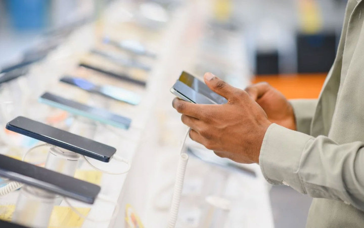 MobilAkıllı telefon fiyatları artıyor, satışlar düşüyor!
