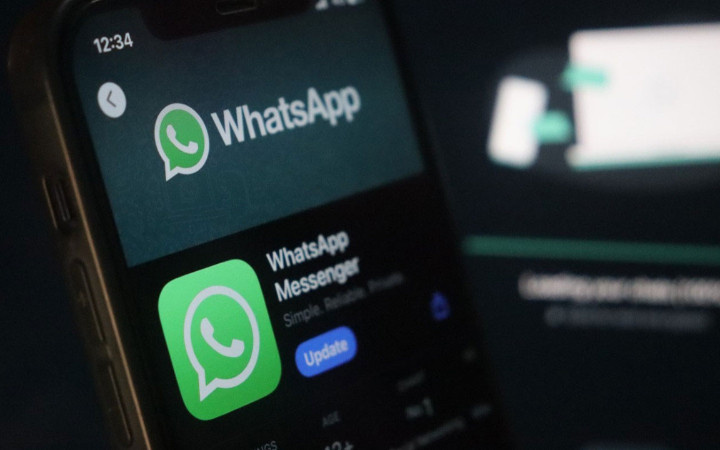 Sosyal MedyaWhatsApp özel emoji tepkileri için yeni özellik test ediyor