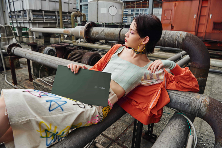 ASUS Vivobook ailesine bomba gibi bir üye eklendi - Resim : 1