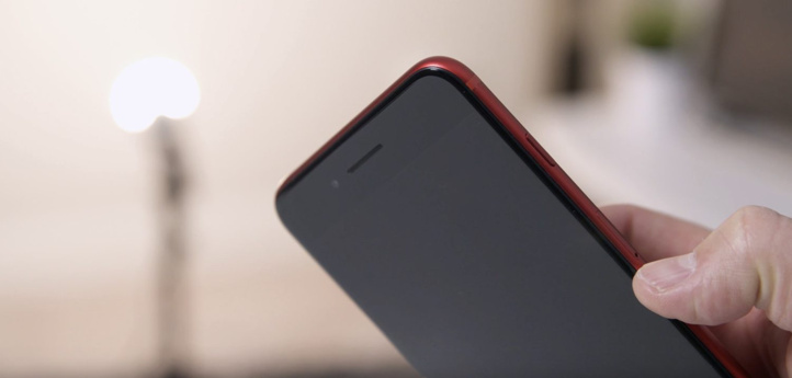 1491683530_black-and-red-iphone-7.jpg
