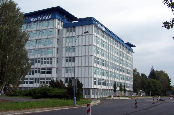 Koronavirüs bitti mi? Foxconn fabrikalarını yeniden açıyor! - Resim : 1