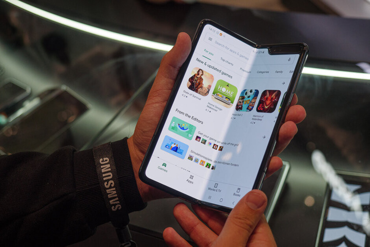 İşte en ucuz katlanabilir ekranlı telefon Samsung Galaxy Fold Lite - Resim : 1