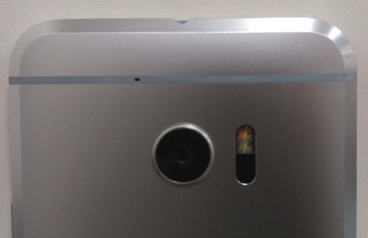 1456165996_alleged-back-side-of-the-htc-one-m10.jpg