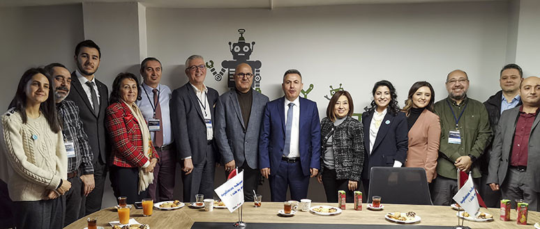 Cem Kıvırcık yazdı: Ağrı’da 165 bin öğrenciye kodlama eğitimi - Resim : 1