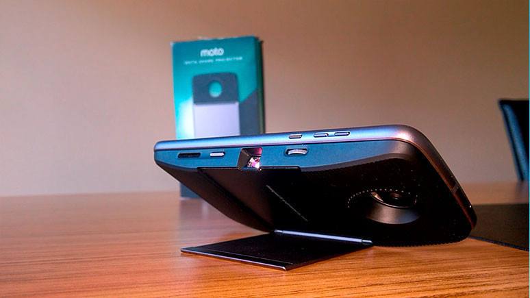 Moto Insta-Share Projector incelemesi - Resim : 1