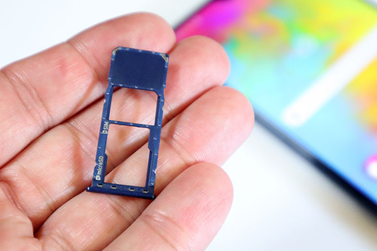 Pili bitmeyen telefon: Samsung Galaxy M20 (video) - Resim : 2