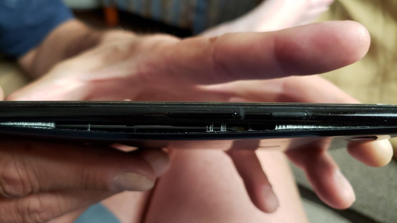 Bu telefonları alacak olanlar dikkat! Pilleri şişiyor! - Resim : 2