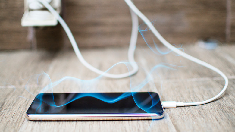 Bataryayı şarj ederken telefonu kullanmak, telefona zarar verir mi? - Resim : 1