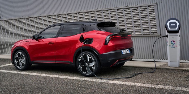 Alfa Romeo Türkiye'de ilke imza attı, Clio parasına otomobil satıyorlar hem de faizsiz krediyle - Resim: 2