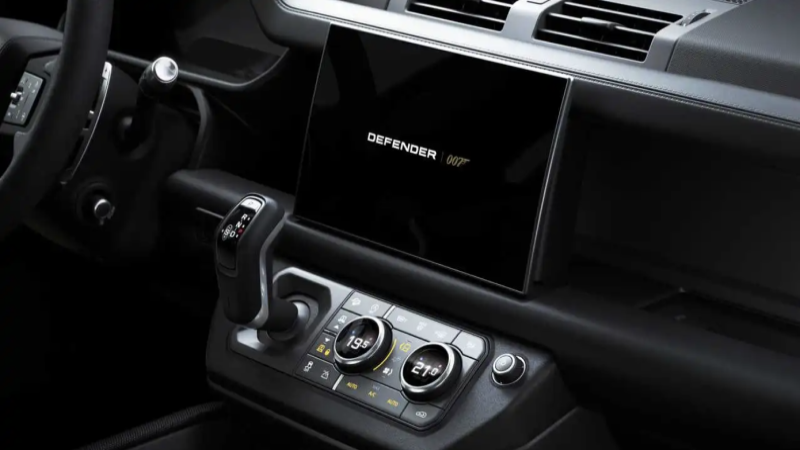 Land Rover Defender 007 tanıtıldı. İşte James Bond'un yeni aracı! - Resim : 2