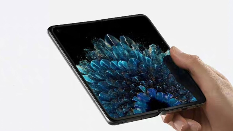 Katlanabilir ekranlı Oppo Find N elimizde! - Resim : 1