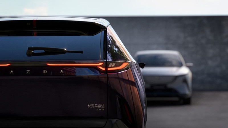 Mazda son sözü söyledi, hem ucuz hem de dolular dolusu elektrikli otomobil; EZ-60 - Resim: 3