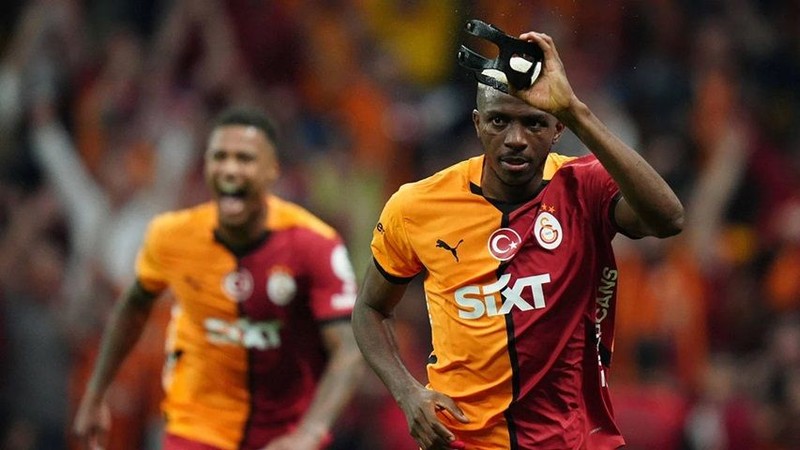 Victor Osimhen'in yeni takımı belli oldu formayı giydi, işte alacağı maaş - Resim: 1