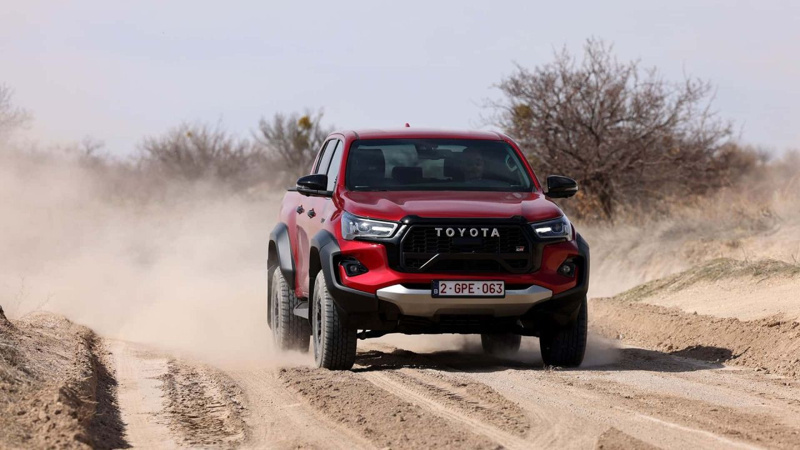 Toyota Hilux fiyatlarını öyle bir seviyeye çekti ki, asgari ücretli bile sıraya girecek - Resim: 2