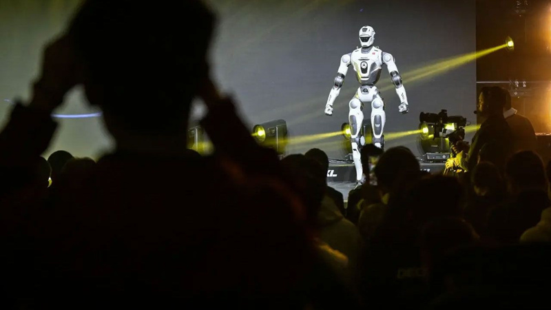 EngineAI robotları ringe indi! Çin'de gelecekten gelen şov! - Resim: 3