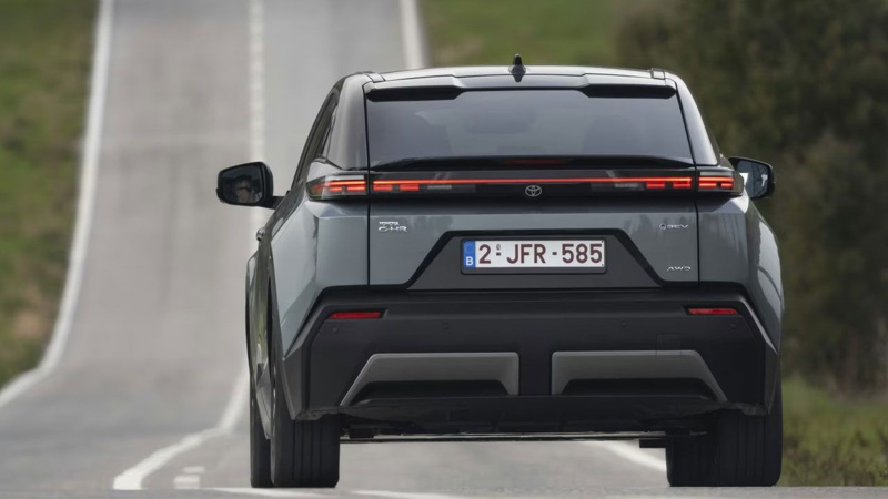 İşte karşınızda Tamamen elektrikli Toyota C-HR+ - Resim: 12