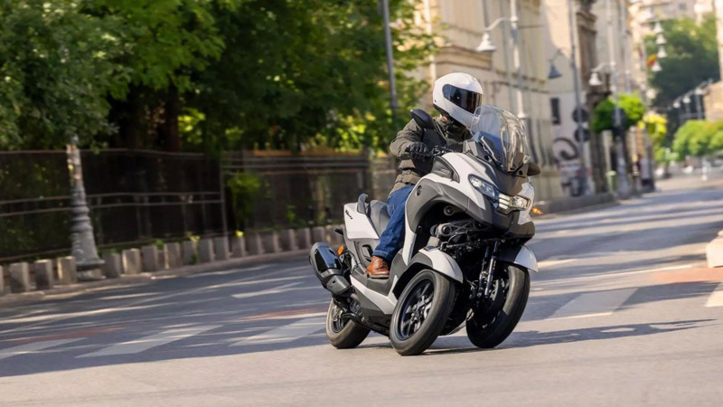 Yamaha dünyanın ilk hava yastıklı scooter'ını tanıttı - Resim: 2