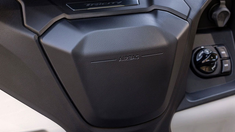 Yamaha dünyanın ilk hava yastıklı scooter'ını tanıttı - Resim: 4