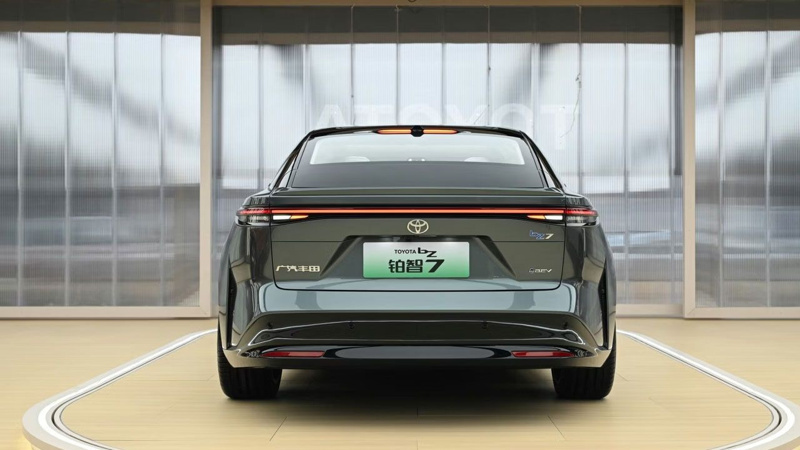 Tesla'ya dişli rakip! Toyota bZ7 hem ucuz hem daha hızlı şarj oluyor! - Resim: 11