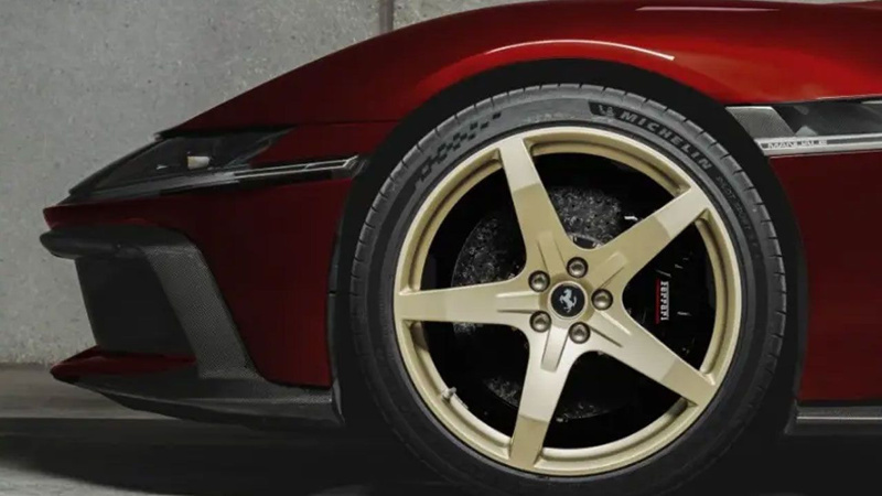 Ferrari'den V12 motorlu, manuel vitesli otomobil - Resim: 5