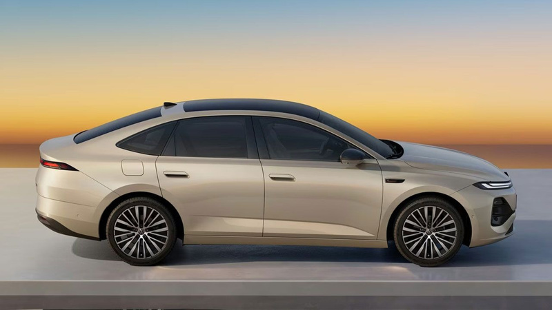 Volkswagen'in 100 km'de 2.8 litre yakan yeni uygun fiyatlı sedanı satışa çıktı - Resim: 10