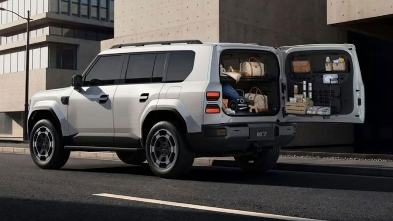 Defender ve Land Cruiser esintisi: Çinli GAC Yue 7 sahnede - Resim: 9