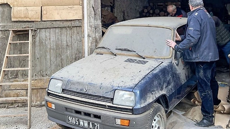 Fransa'da 43 yıldır dokunmadığı aracını 3 milyona sattı - Resim: 4