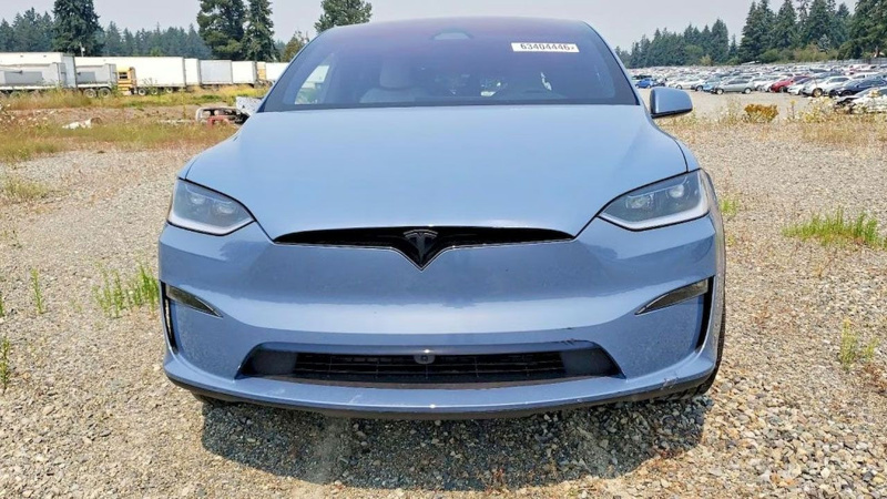 Kazada ikiye ayrılan Tesla satışa çıktı - Resim: 6
