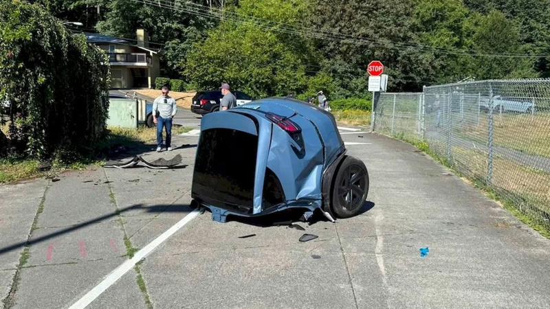 Kazada ikiye ayrılan Tesla satışa çıktı - Resim: 9