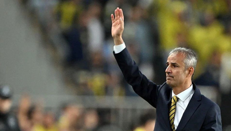 Aziz Yıldırım İsmail Kartal ile birlikte geliyor, Fenerbahçeli taraftar meşaleleri yaktı - Resim: 3