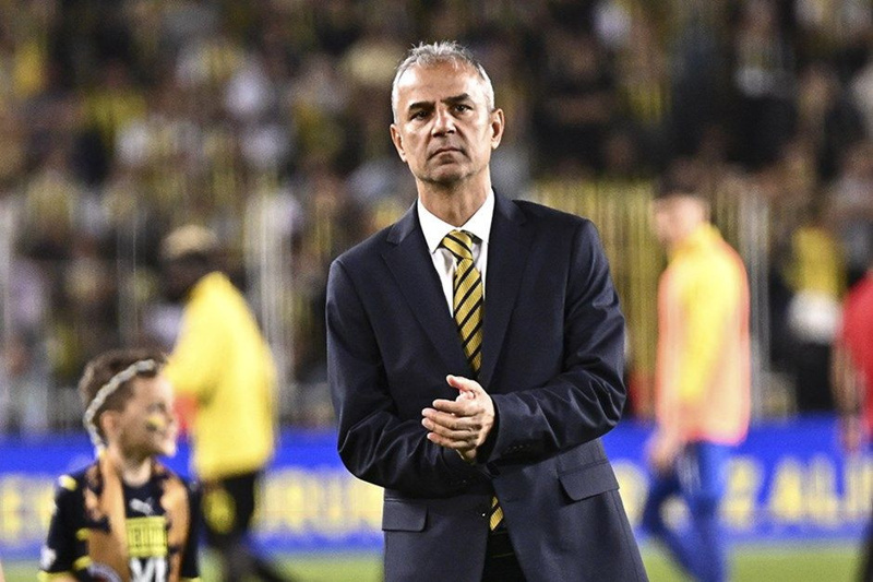 Aziz Yıldırım İsmail Kartal ile birlikte geliyor, Fenerbahçeli taraftar meşaleleri yaktı - Resim: 2