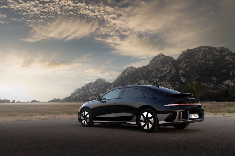 Yeni Hyundai IONIQ 6 satışa çıkıyor, fakir BUGATTI'si olacak - Resim: 1