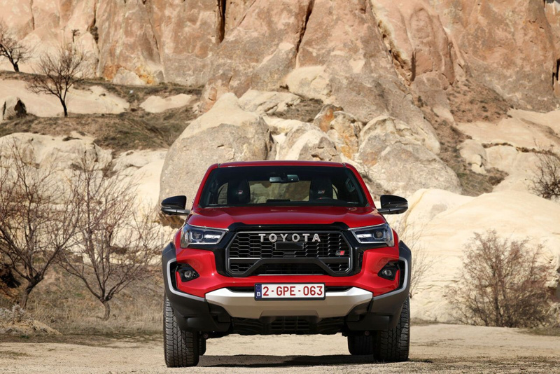 Toyota Hilux fiyatlarını öyle bir seviyeye çekti ki, asgari ücretli bile sıraya girecek - Resim: 1