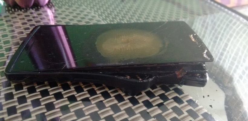 1440896358_oneplus-one-unit-allegedly-explodes-while-charging-3.jpg