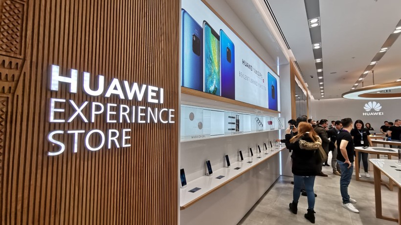 HUAWEI’nin ilk Deneyim Mağazası İzmir’de açıldı!