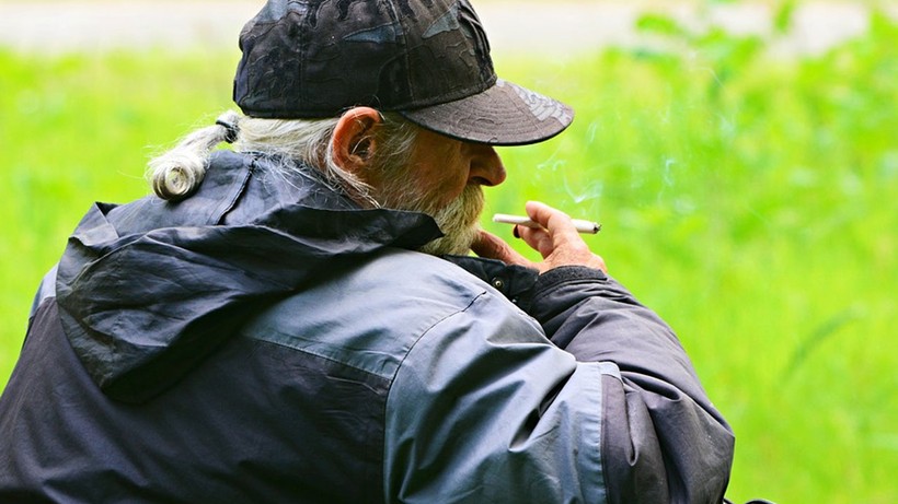 Sokakta sigara içmek yasaklandı!